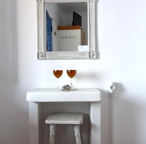 Anna Kythnos דירה *